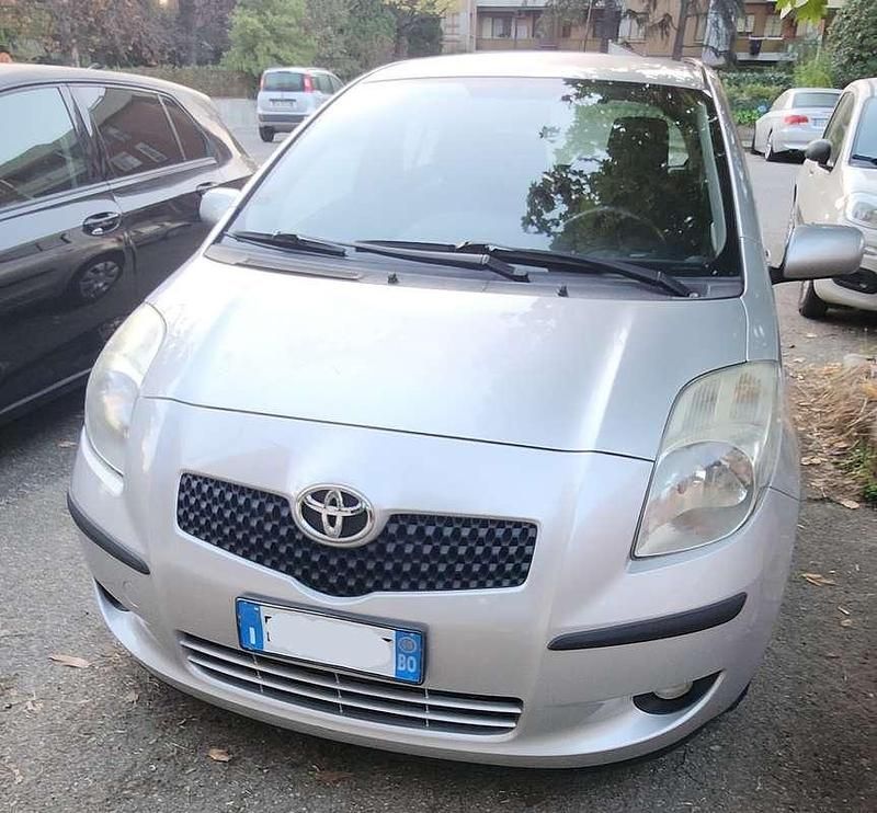 Usata Toyota Yaris Sol 69 CV (50 kW) 2008 Argento Utilitaria