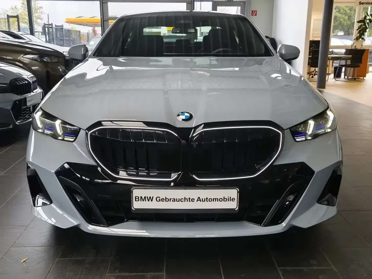 Usata BMW 520 M Sport 208 CV (152 kW) 2025 Brooklyn gray Berlina