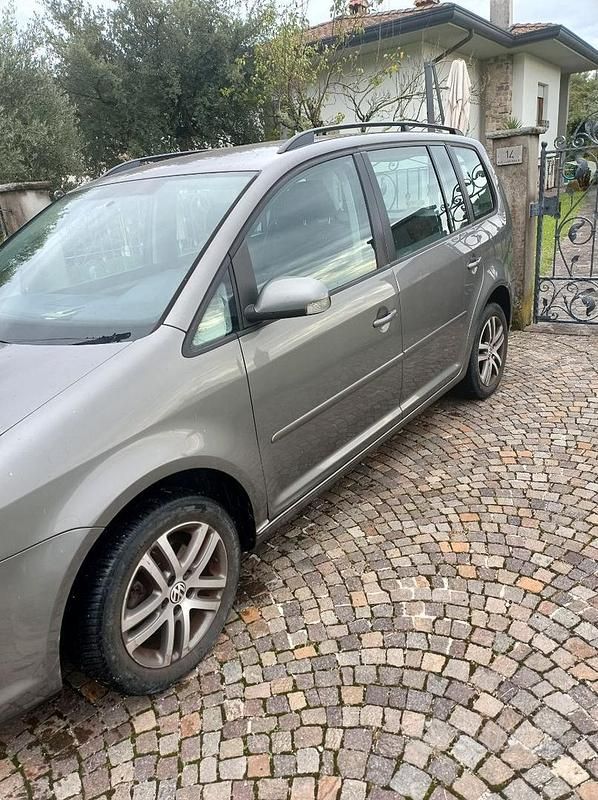 Grigio Usata 2008 VW Touran Monovolume | 3500 € (Buon prezzo) - Immagine 1/4