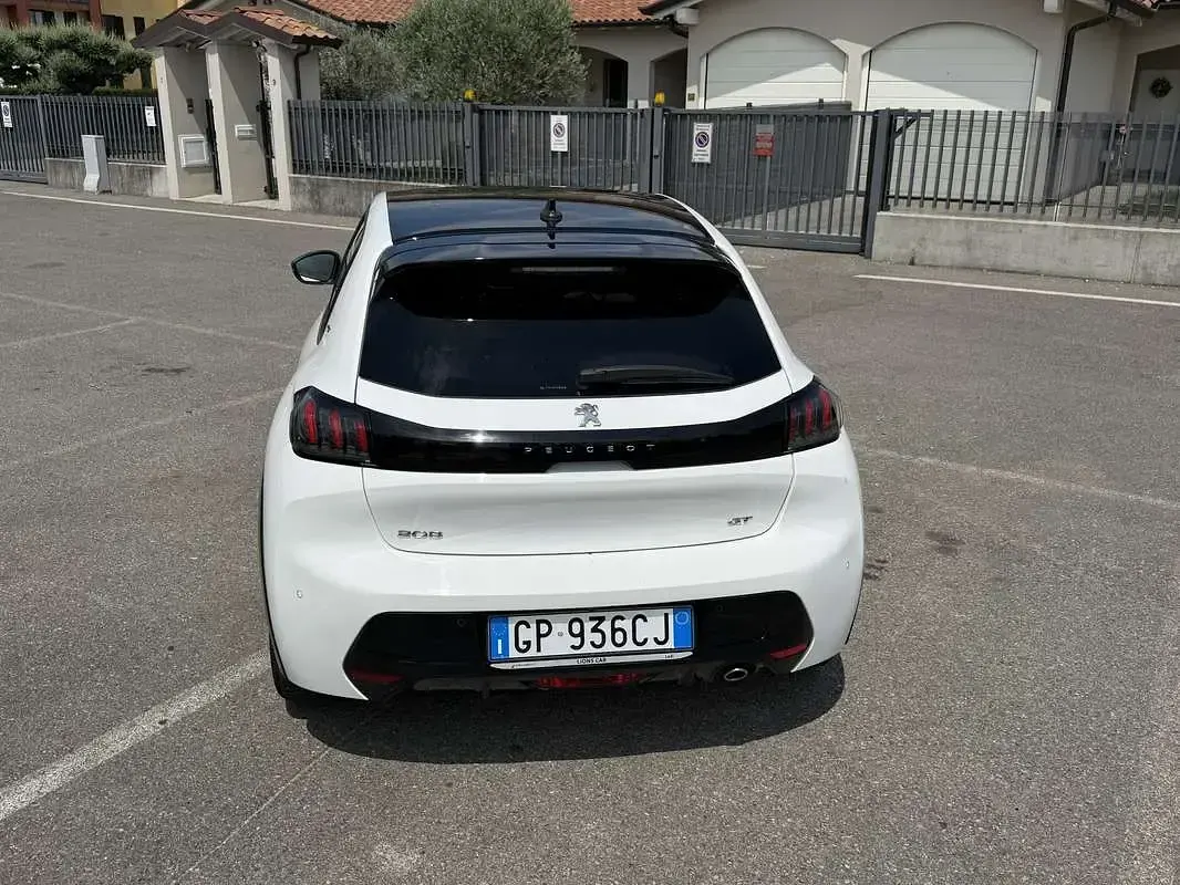 Usata Peugeot 208 Allure 101 CV (74 kW) 2023 Utilitaria