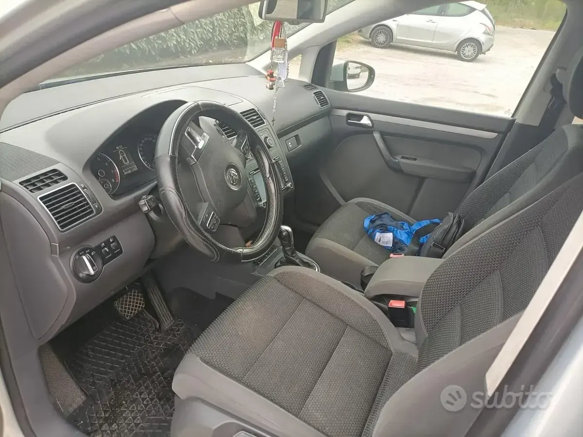 Usata VW Touran 150 CV (110 kW) 2012 Grigio Monovolume