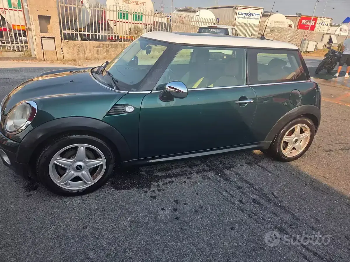 Usata Mini Cooper 109 CV (80 kW) 2010 Verde Utilitaria