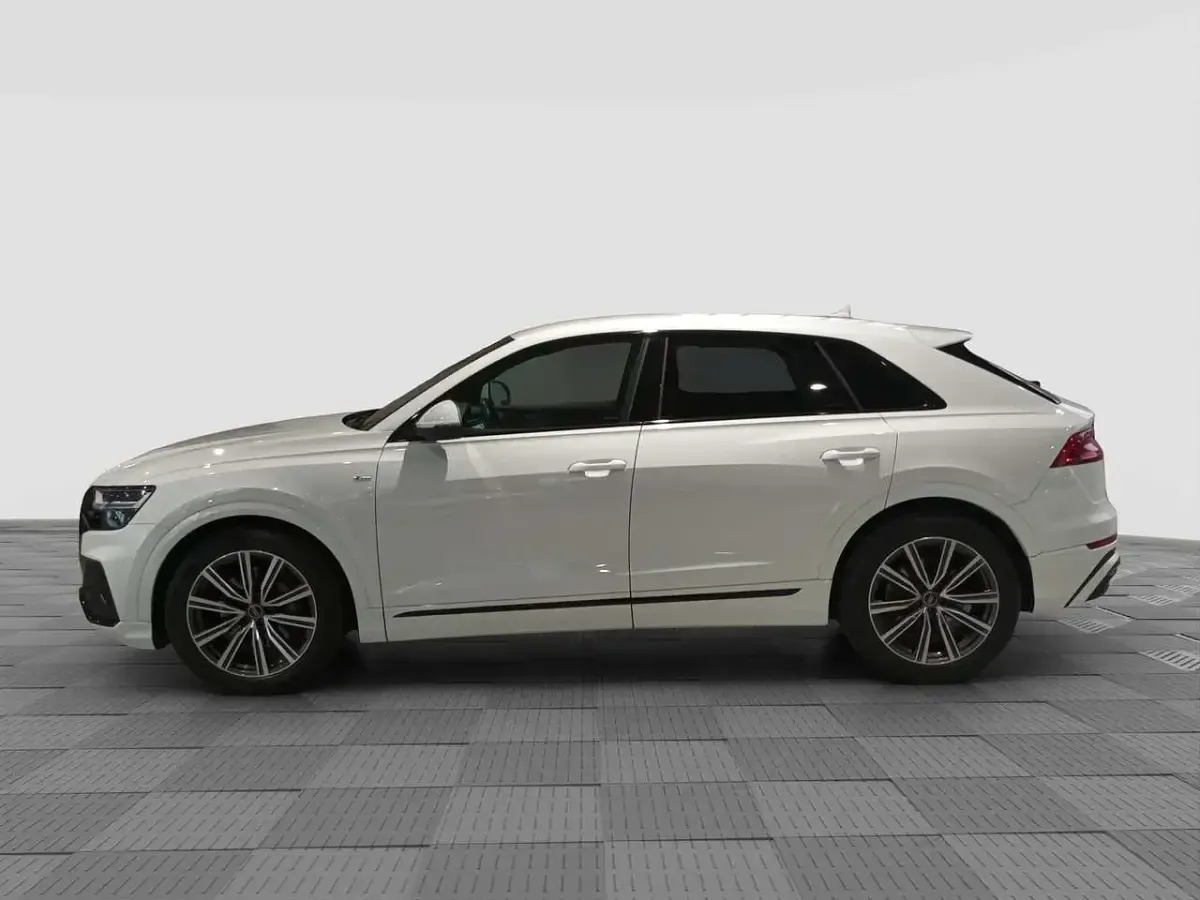 Usata Audi Q8 Sport 286 CV (210 kW) 2023 Bianco carrara SUV