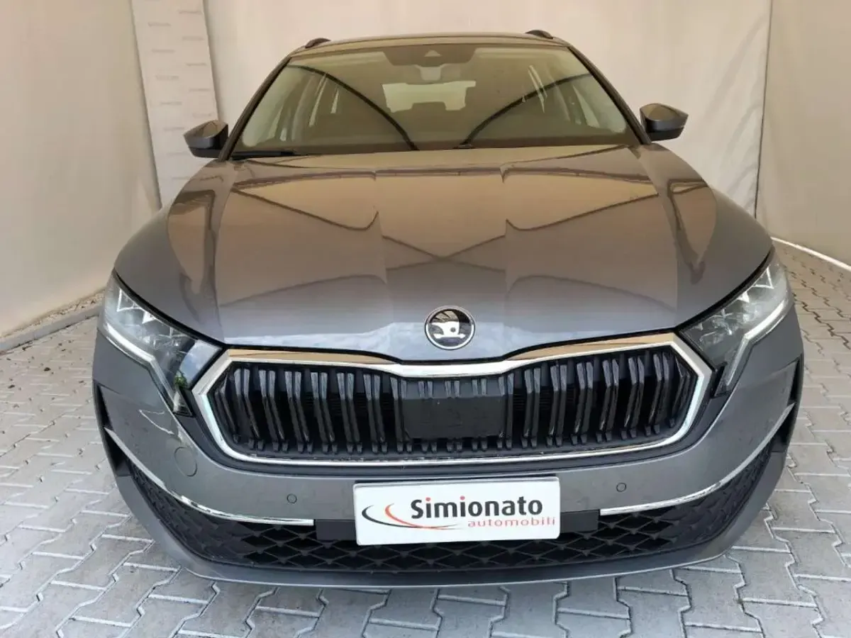 Usata Skoda Octavia Selection 150 CV (110 kW) 2024 Grigio scuro Station wagon