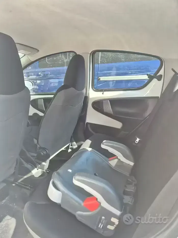 Usata Toyota Aygo 68 CV (50 kW) 2012 Bianco Utilitaria
