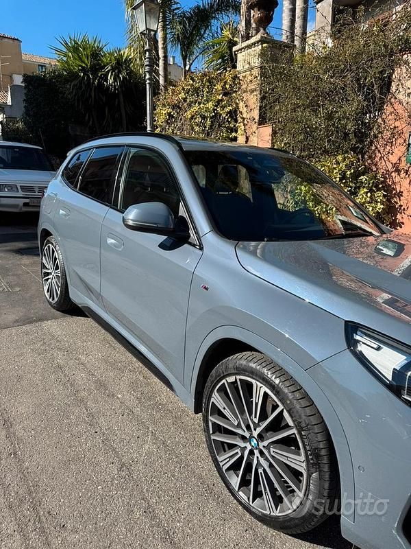 Begagnad BMW X1 Sport Line 150 HK (110 kW) 2024 Grå SUV