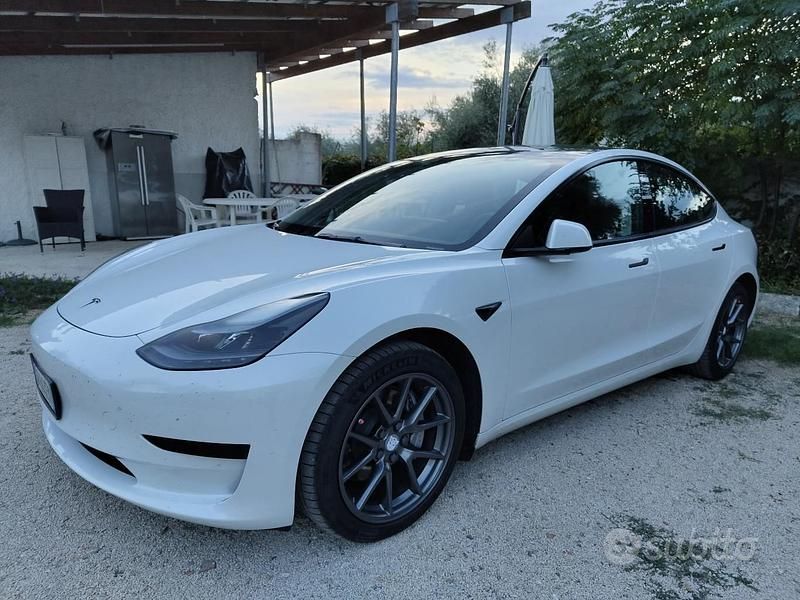 Usata Tesla Model 3 RWD 208 kW (283 CV) 2023 Bianco Berlina