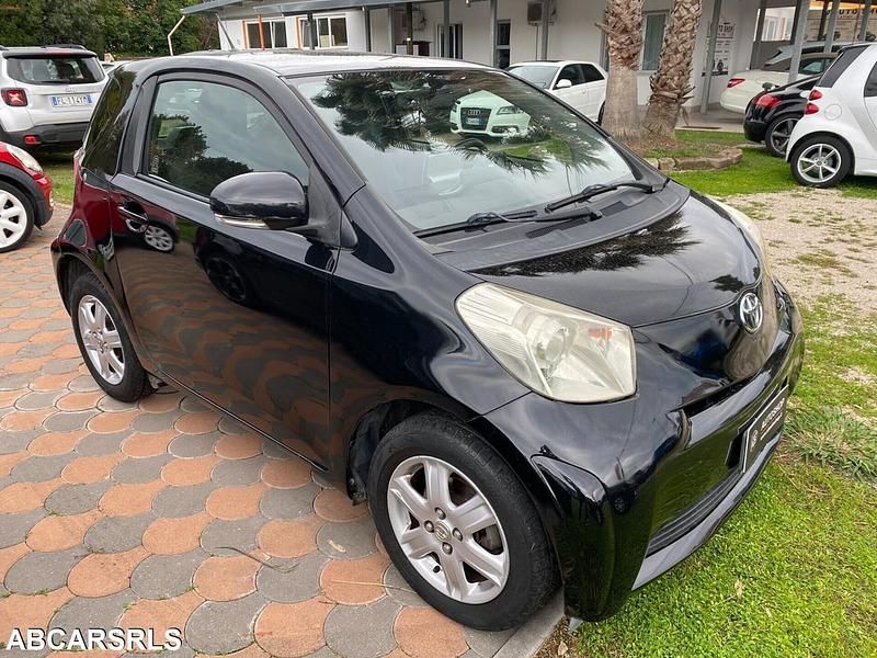 Usata Toyota iQ 68 CV (50 kW) 2009 Nero Utilitaria