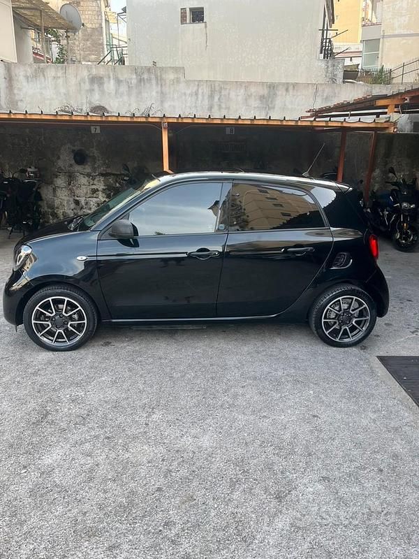 Nero Usata 2019 Smart ForFour Electric Drive Tre volumi | 9500 € - Immagine 1/4