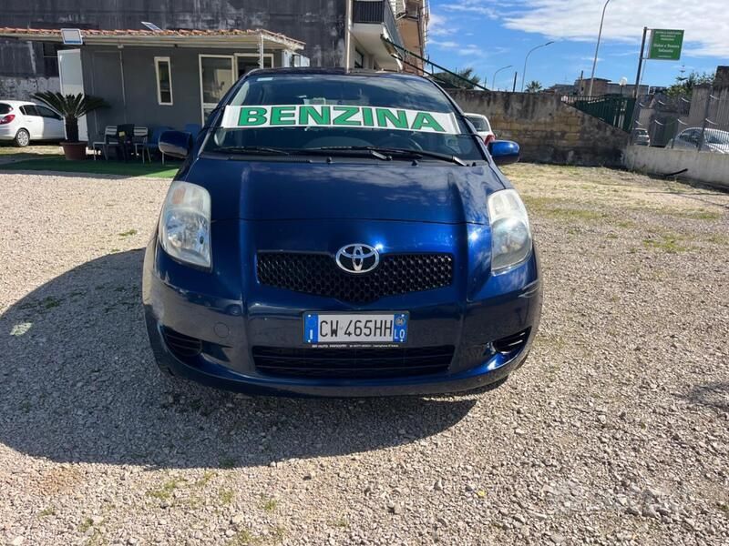 Usata 2006 Toyota Yaris Tre volumi | 2500 € (Buon prezzo) - Immagine 1/4