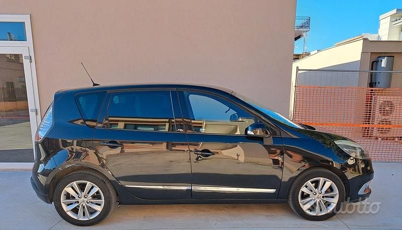 Usata Renault Scénic III 110 CV (80 kW) 2012 Nero Monovolume