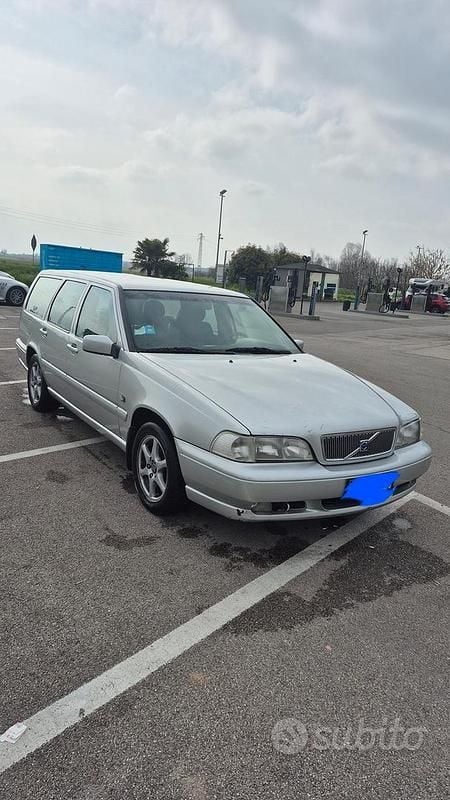 Usata Volvo V70 140 CV (102 kW) 2000 Grigio Station wagon