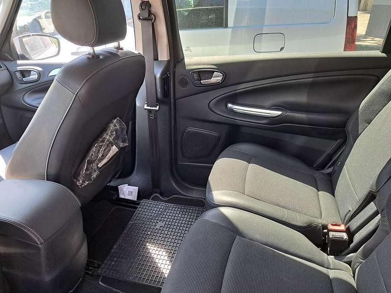 Usata Ford S-MAX Titanium 140 CV (102 kW) 2010 Grigio Monovolume