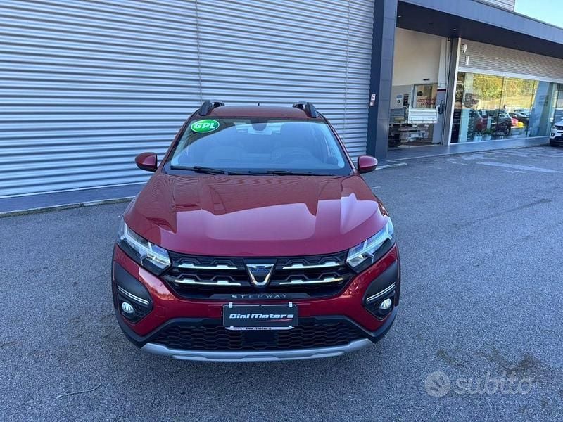 Usata Dacia Sandero Expression 101 CV (74 kW) 2022 Bordeaux Berlina