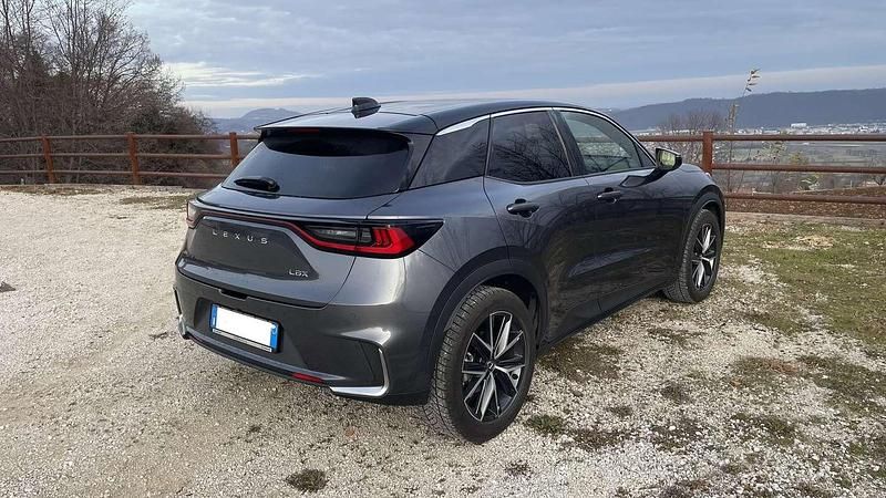 Usata Lexus LBX 91 CV (66 kW) 2024 Grigio SUV