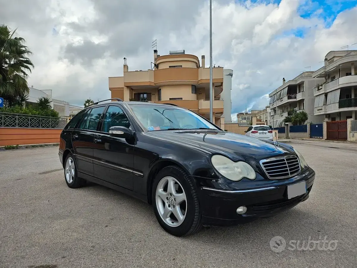 Usata Mercedes C220 Avantgarde 143 CV (105 kW) 2004 Nero Station wagon