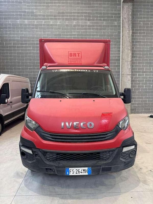 Usata Iveco Daily 136 CV (100 kW) 2018 Rosso Furgone