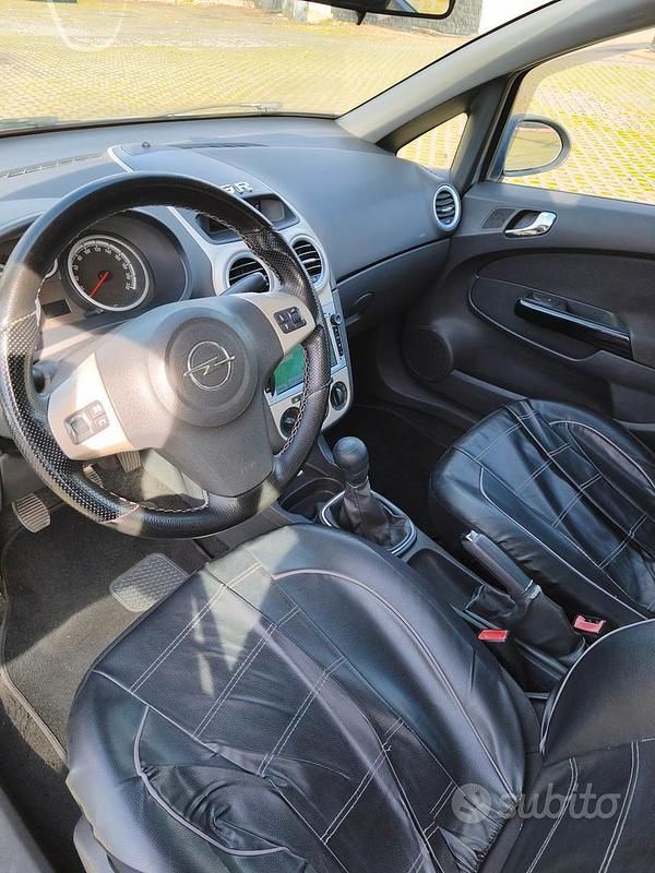 Usata Opel Corsa 2007 Grigio Berlina