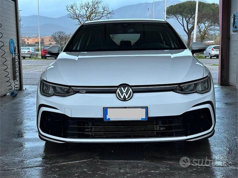 Usata VW Golf VII R-line 150 CV (110 kW) 2021 Bianco Utilitaria