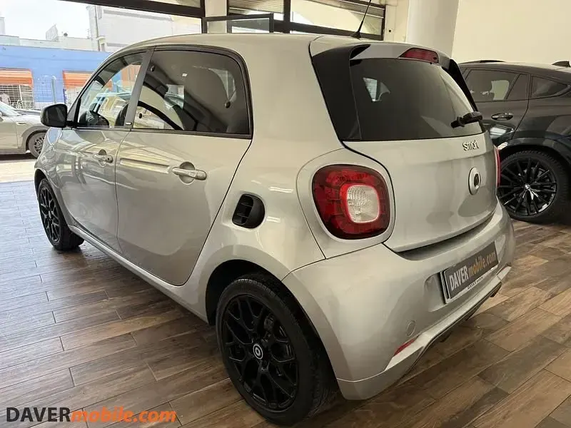 Usata Smart ForFour Passion 90 CV (66 kW) 2019 Grigio Utilitaria