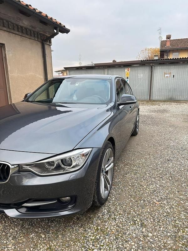 Grigio Usata 2013 BMW 325 Tre volumi | 16.000 € - Immagine 1/4