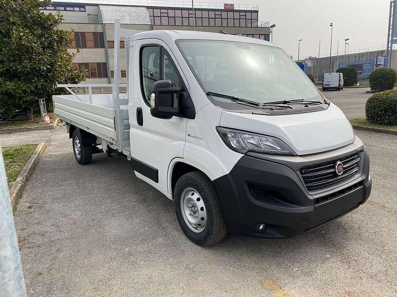Usata Fiat Ducato 47 kW (64 CV) 2023 Bianco Furgone