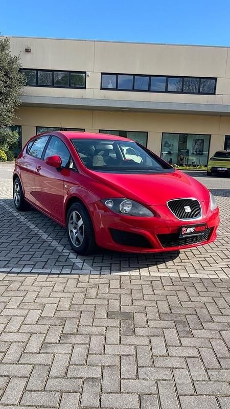 Usata Seat Leon Style 105 CV (77 kW) 2010 Rosso Utilitaria