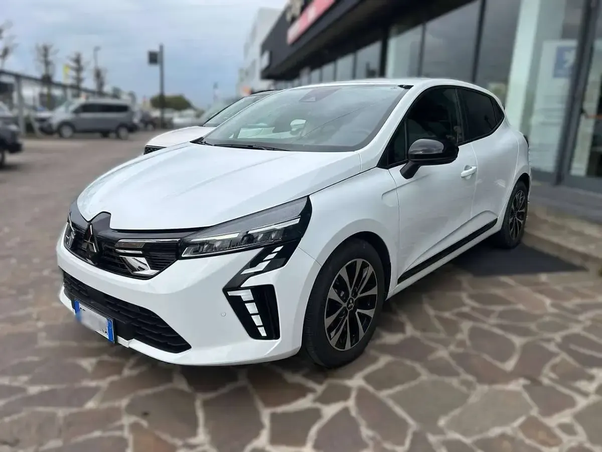 Usata Mitsubishi Colt Invite 91 CV (66 kW) 2024 Bianco Utilitaria