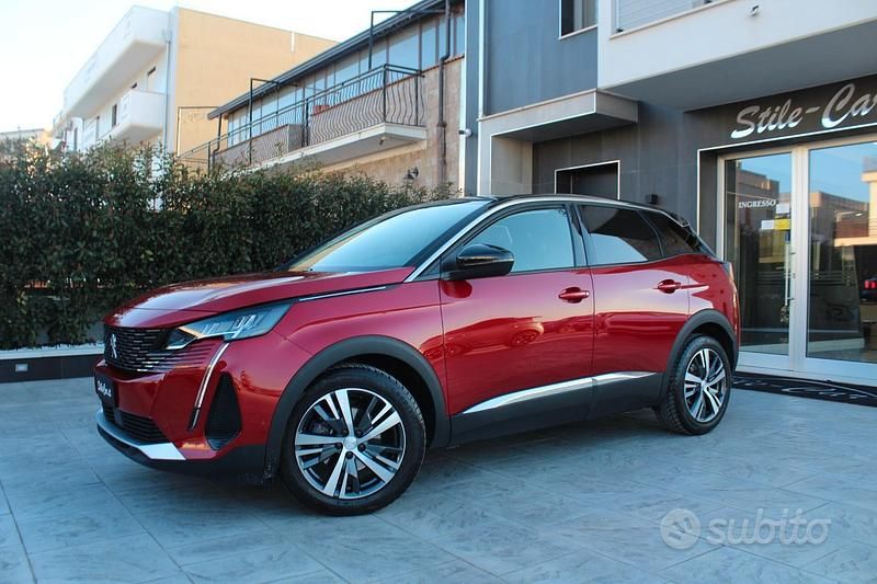 Usata Peugeot 3008 Allure 131 CV (96 kW) 2022 Rosso ultimate tetto nero SUV
