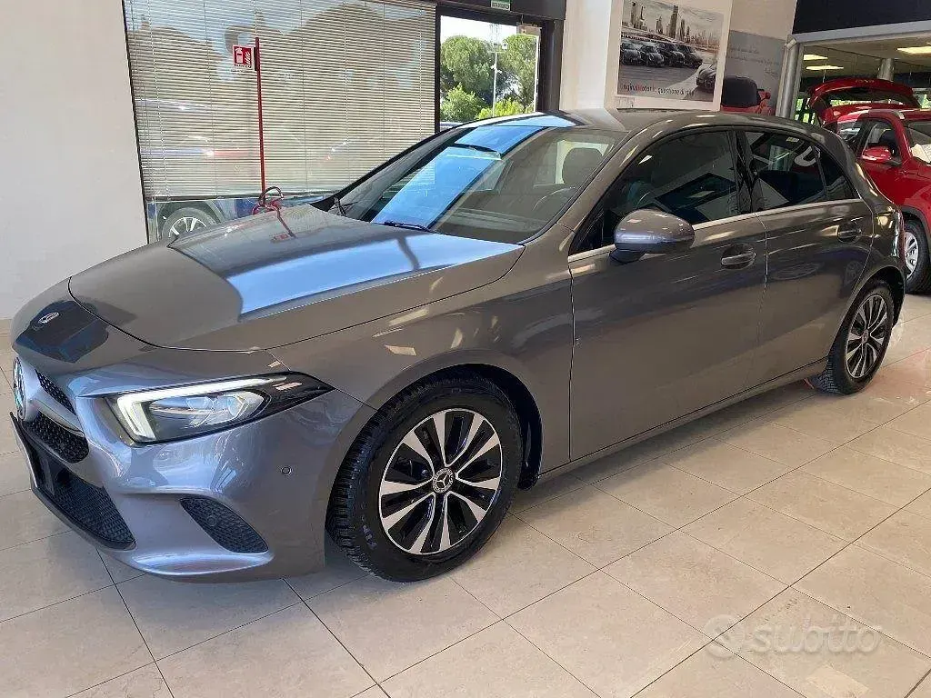 Usata Mercedes A180 116 CV (85 kW) 2022 Grigio Berlina