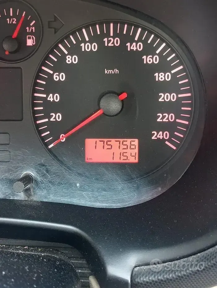 Usata Seat Leon 105 CV (77 kW) 2003 Nero Utilitaria