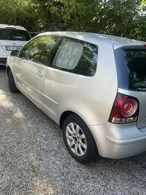 Usata VW Polo Comfortline 101 CV (74 kW) 2005 Grigio Utilitaria