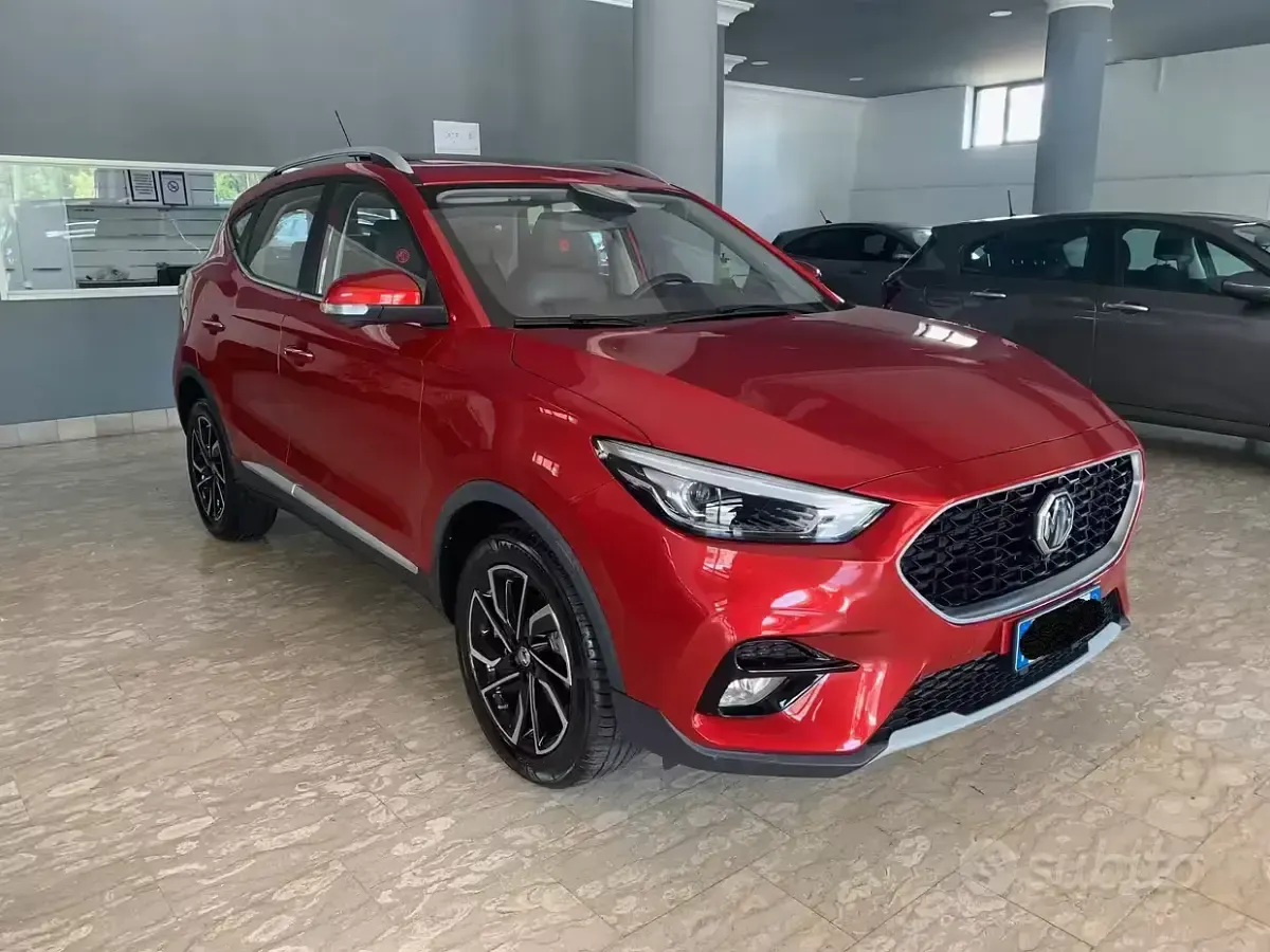 Usata MG ZS Luxury 111 CV (81 kW) 2023 Rosso SUV