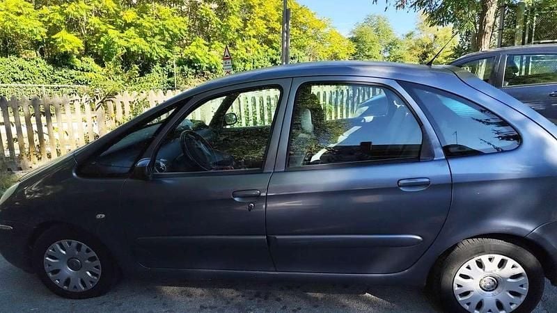 Grigio Usata 2007 Citroën Xsara Monovolume | 2000 € (Buon prezzo) - Immagine 1/4