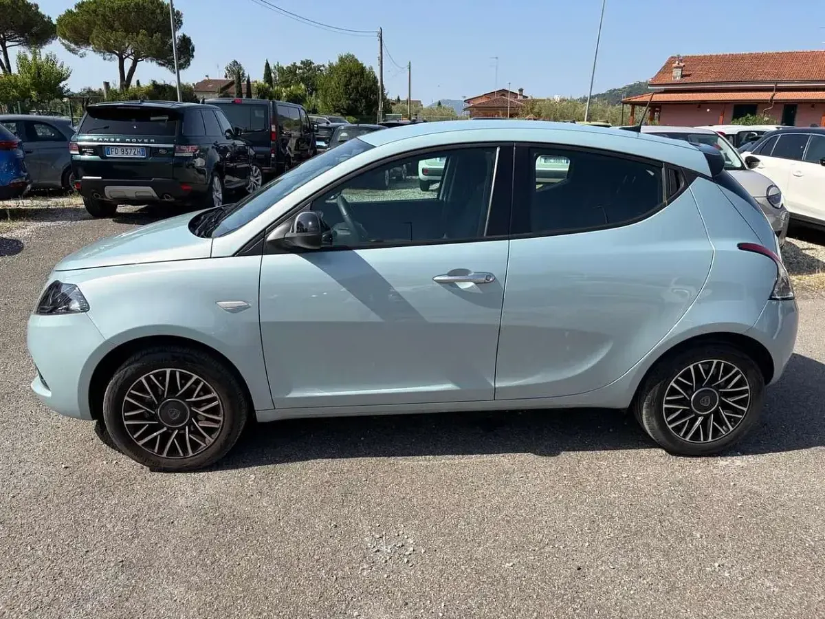Usata Lancia Ypsilon 70 CV (51 kW) 2024 Verde Utilitaria