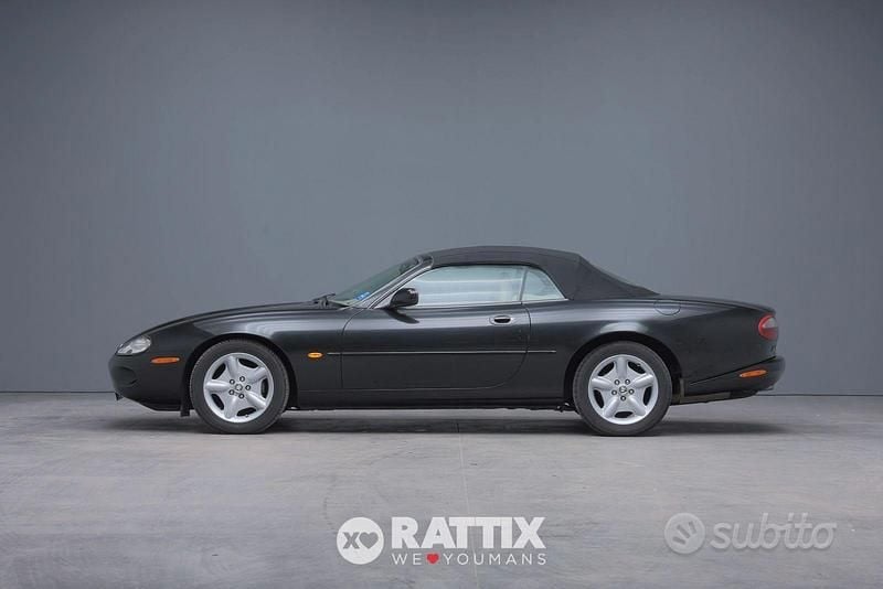 Usata Jaguar XK8 284 CV (208 kW) 1997 Nero Cabrio