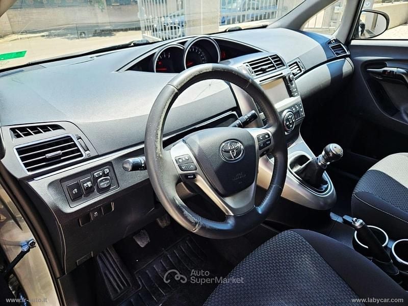 Usata Toyota Verso Active 124 CV (91 kW) 2013 Grigio Monovolume