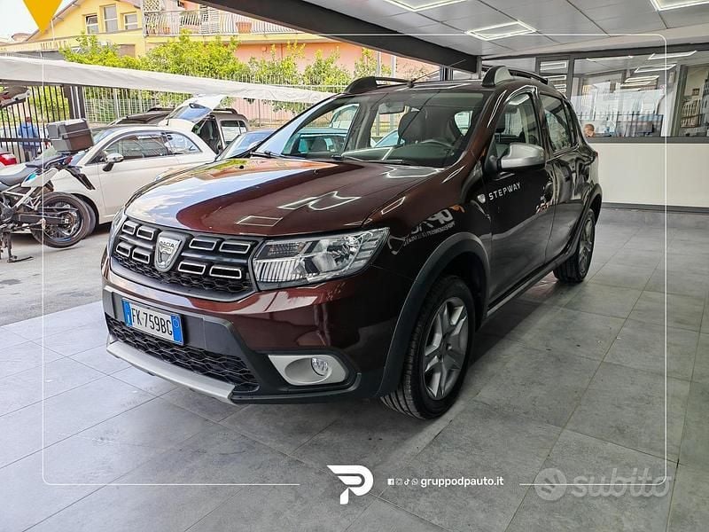 Usata Dacia Sandero Stepway 90 CV (66 kW) 2017 Marrone Berlina