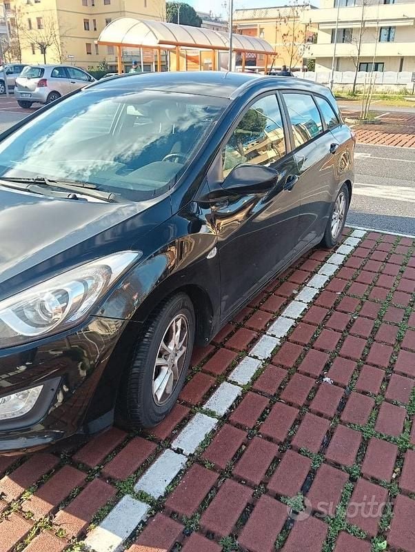 Usata Hyundai i30 120 CV (88 kW) 2015 Nero Station wagon