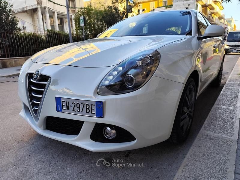 Usata Alfa Romeo Giulietta Distinctive 105 CV (77 kW) 2014 Bianco Berlina