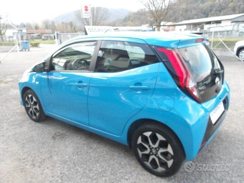 Begagnad Toyota Aygo 72 HK (52 kW) 2018 Blå Halvkombi