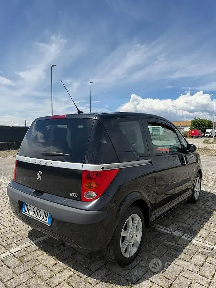 Usata Peugeot 1007 68 CV (50 kW) 2007 Nero Monovolume