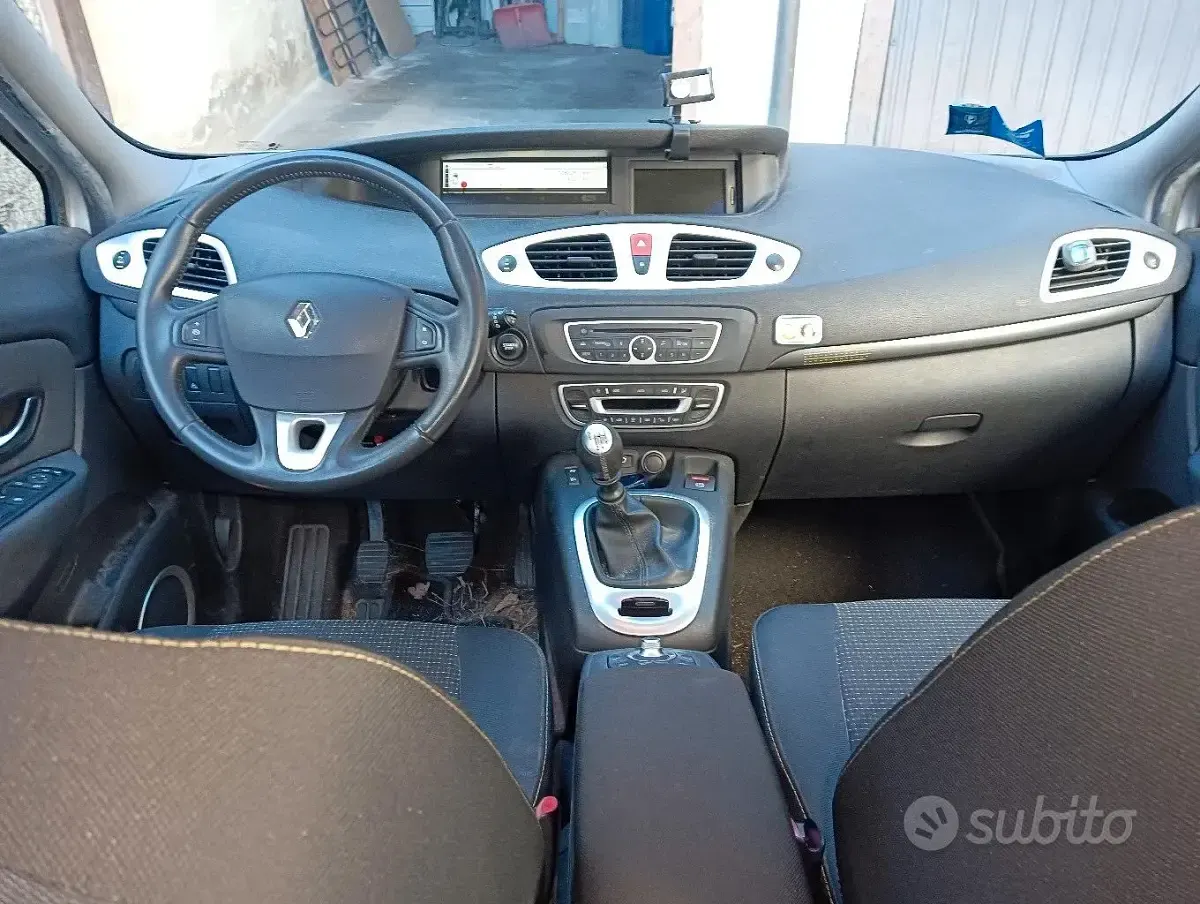 Usata Renault Scenic E-Tech XMOD 110 CV (80 kW) 2010 Grigio Monovolume