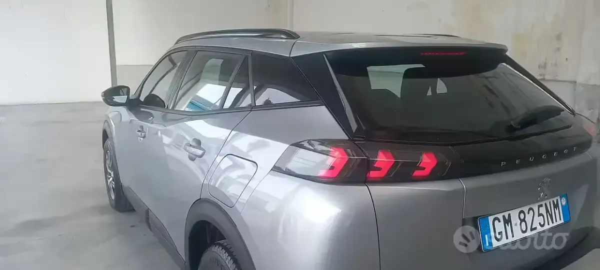Usata Peugeot 2008 Active 101 CV (74 kW) 2022 Grigio SUV