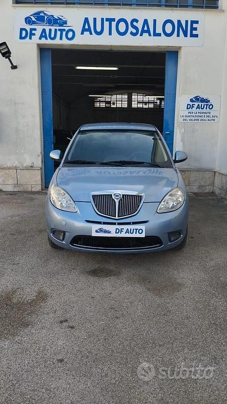 Usata Lancia Ypsilon 75 CV (55 kW) 2011 Blu Utilitaria