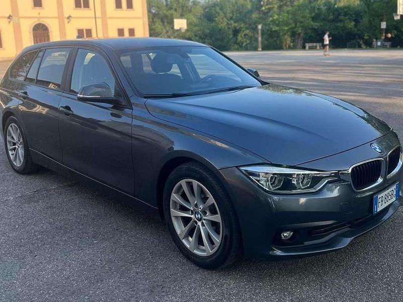 Usata BMW 318 Comfort Edition 150 CV (110 kW) 2015 Grigio Station wagon