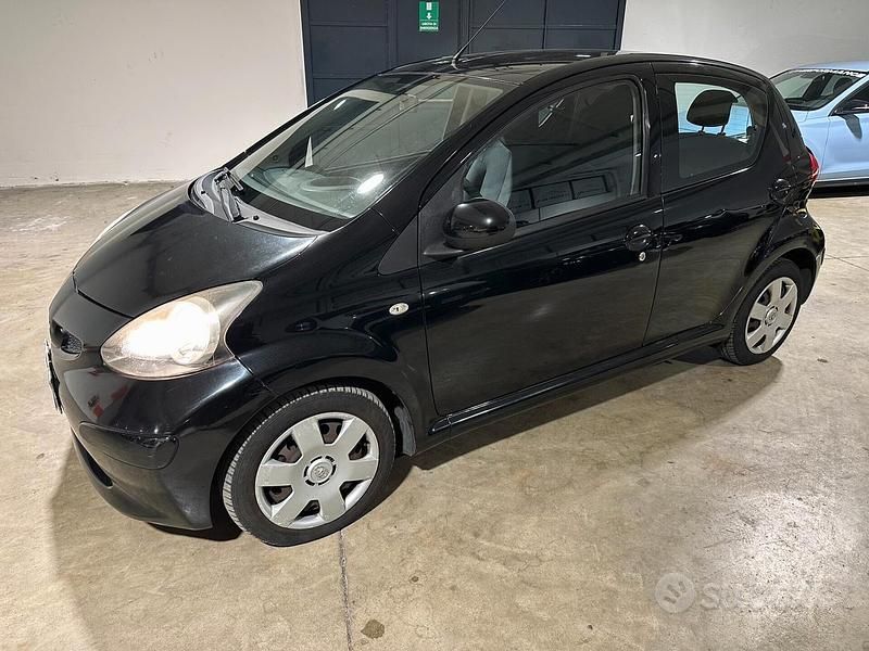 Usata Toyota Aygo 68 CV (50 kW) 2007 Nero Utilitaria