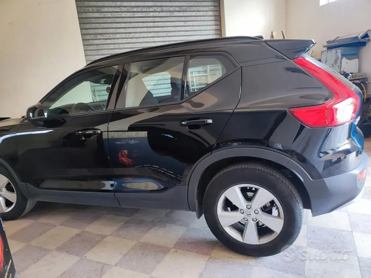 Usata Volvo XC40 129 CV (94 kW) 2022 Nero SUV