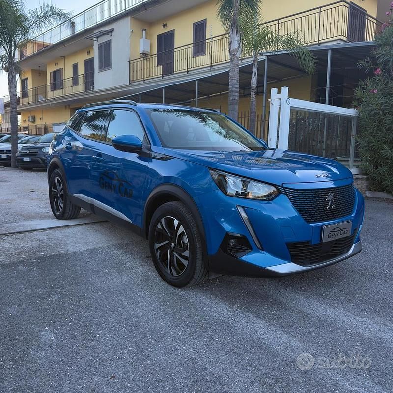 Usata Peugeot 2008 Allure 100 kW (136 CV) 2022 Blu SUV