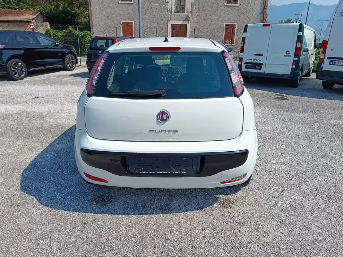 Usata Fiat Punto Evo Dynamic 69 CV (50 kW) 2011 Bianco Utilitaria